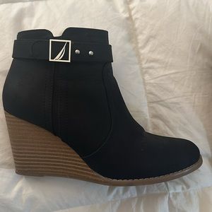 Nautica women’s Wedge Bootie Size 9